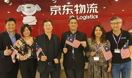 Exco of MRCA at the Lobby of JD Logistics in Shanghai.