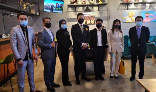 Guests at the studio before the launch event. We are privileged to have the attendance of Mr. Khoo Kar Khoon (3rd from right), advisor to JDMas and for his support of our endeavour. 